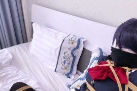 定拍放置挣扎篇+小鸟游六花cos+挟持绑架+丝袜堵嘴+绑手绑脚+td+日式紧缚+胸缚+M开腿+驷马放...
