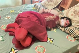 晓森妹妹中式婚服红色丝袜的五花分腿td放置