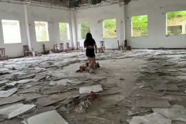 女j自救失败被抛尸荒野