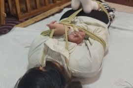 小月后手观音，驷马放置，挣扎逃脱游戏，剧情简单