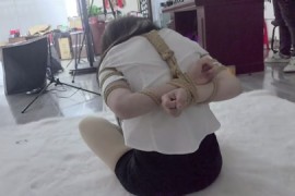 美女栖月五花绑架挣扎