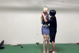 暴力虐打空姐-勒颈z息-踢踹鞭打