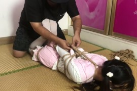 荷露 甜妹搜查官的潜入训练（上）超紧直臂驷马白丝双马尾捆绑忍耐 结果被判不合格