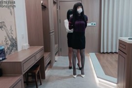伪娘五花大绑