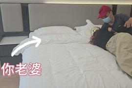 感谢寄过来的女朋友，她是第一次被调教，还挺配合的，第一次就能上道具，没准是个真M