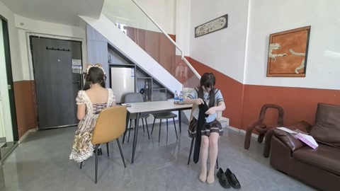 【她们的故事】反目的姐妹，某女大闺蜜二人约好体验TJ，游戏规则谁先ZW 高C谁就有TJ权，TJ另一个... 第1张