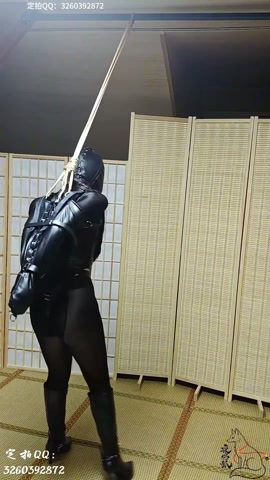 【感官封闭】【眼罩+封闭头套】【挣扎呻吟】（上） 戴着头套和单手套 被剥夺了呼吸权的小狐还被拴在绳柱... 第1张