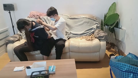 人贩王五系列（精神小妹）王五在又猫在楼道发愁没法交货，这次蹲到了一个心情相当愉快的精神小妹，于是尾随... 第1张