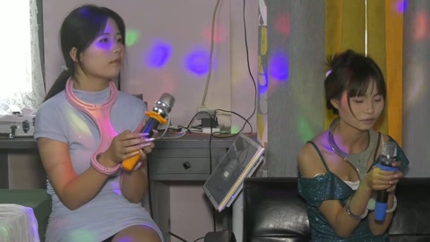 双女M戴着枷也要唱歌 第1张