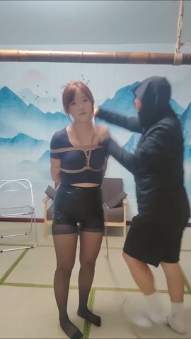 向女生献花（下） 第1张