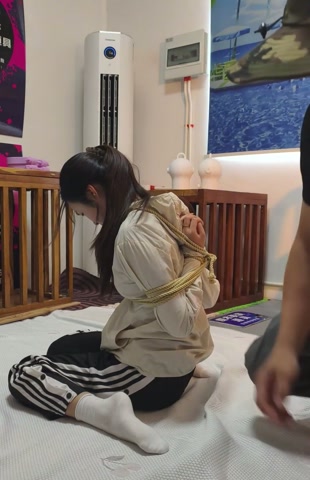 小月后手观音，驷马放置，挣扎逃脱游戏，剧情简单 第1张