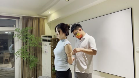 小熊五花跪缚放置 含着柠檬带口球 第1张