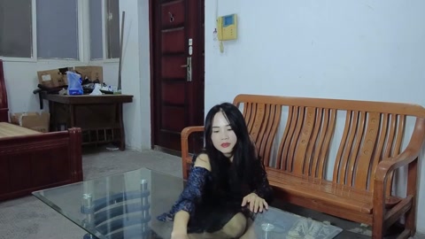 惨案现场可怜的母女两被歹徒入室双人捆绑在椅子上用刀伤害女儿威胁母亲！丝袜塞嘴胶带封嘴丝袜塑料袋套头层... 第1张