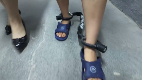 新模特晓晓面试试镜剧 本视频是新人模特晓晓面试试镜拍摄。 剧情：王闵做为一名法律系大学生，毕业后又在... 第1张