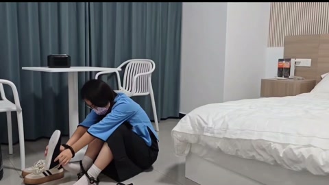 民国女学生被俘囚禁调教，镣铐缠身 第1张