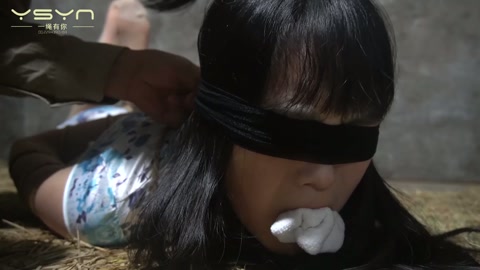 永不背叛  高个漂亮女孩驷马囚禁堵嘴蒙眼刑房老虎凳刮打挠玩脚心牢房又被驷马挣扎 第1张