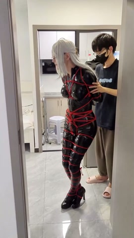 紧身皮衣紧缚电击惩罚挑战 第1张