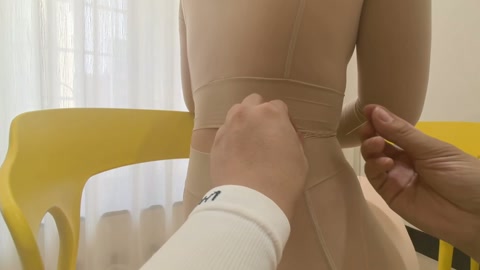 LATEX-百变填充物缝制丝袜全包 胶衣版人偶女友 变身就开始自嗨 主动高潮是人偶的基础 胶衣闷得全... 第1张