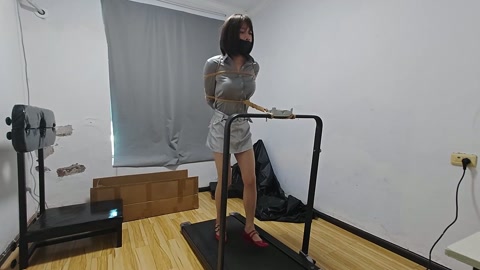 伪娘枝楠、跑步机训练，皮鞭打屁股 第2张