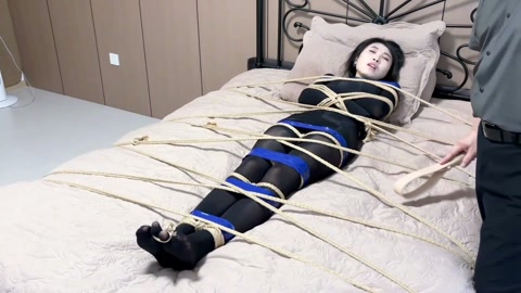 变成蜡像的女人彘 模特七七 全身紧缚完全不动不了 (真实窒息濒死) 电击项圈 丝袜堵嘴 丝袜全包 蜡... 第2张