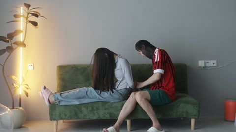 女贼偷盗被抓 第2张