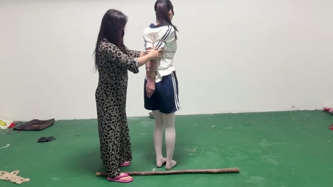 学生妹的痛苦直臂紧缚调教 第2张