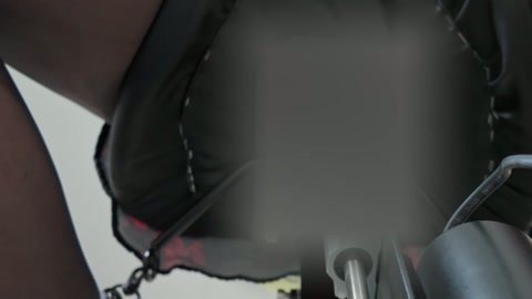 极限速度的炮击，美女浑身颤抖 第2张