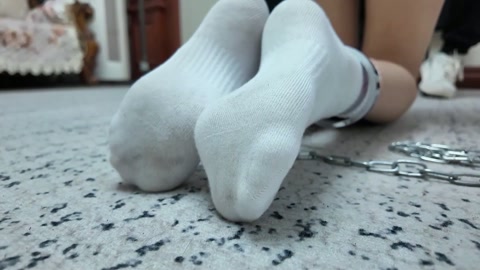 消失的她（中）镣铐游戏是唯一逃离机会？柠琪太适合老虎凳裸足TK了！ 第2张