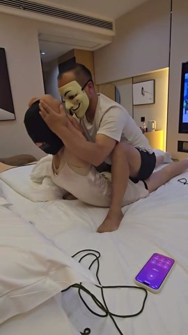 真实！非常漂亮的一个小美女，男朋友在外地，来体验床上大字缚+啵啵贝失控模式的刺激，最后又来了一个极限... 第2张