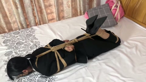 红豆女律师裤里丝 为了不让她出庭 干脆让她驷马 简单粗暴的商战 第2张