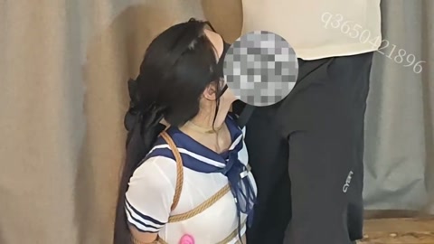 被发现自己在楼道玩自缚的女孩然后带回酒店调教 第2张