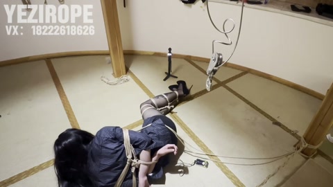 醉酒回家忘记关门的OL，被变态尾随入室肆意调教 第2张