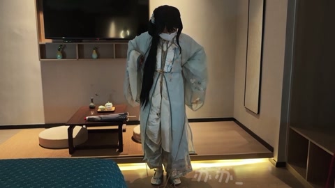 饿殍 明末千里行 满穗的自缚，捆绑镣铐走绳浴池湿身 第2张