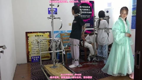 几个女大学生玩站立架，不同的站立架，也许体验感是不一样的，有的站立架能坚持的时间长一点，有的就比较难... 第3张