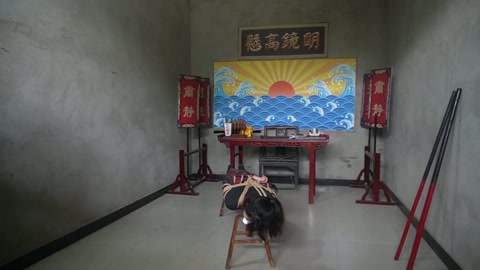 定制女神捕之白莲教（第二集）两个女侠和女神捕中了埋伏一起被擒，三女被捆绑堵嘴押到县衙，受到各种拷问 第3张