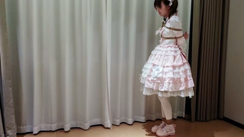 小云首次尝试lolita 站立挣扎+移动 床上被刺轮 第3张