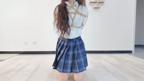模特鱼丸jk捆绑 可爱大学生鱼丸被驷马捆绑放置，连脚趾都没放过，带上口球挣扎，无助的留下口水，换上渔... 第3张
