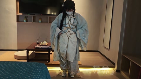 饿殍 明末千里行 满穗的自缚，捆绑镣铐走绳浴池湿身 第3张