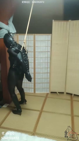 【感官封闭】【眼罩+封闭头套】【挣扎呻吟】（上） 戴着头套和单手套 被剥夺了呼吸权的小狐还被拴在绳柱... 第4张