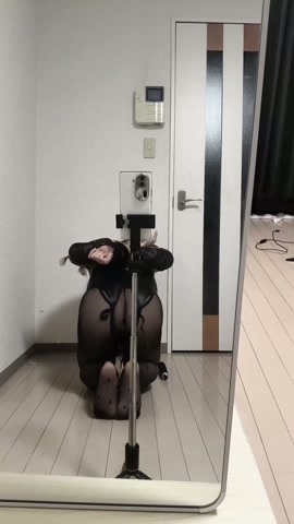 前锁后塞羞耻锁内蛇精男娘小盾    前锁后塞的同时体验单脚吊缚 对着镜子看着淫荡的自己 感觉自己越来... 第4张