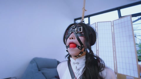 定制女神收集图鉴3去参加cos的小姐姐楼梯间被人尾随晕了过去，醒来已经被吊起来了…全程单手套紧缚+鼻... 第4张