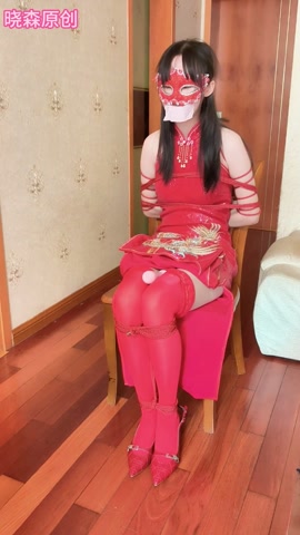 晓森妹妹真空红色旗袍的椅子受难+qg 第4张