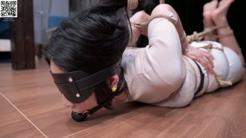 温婉堵嘴炼狱下【知性熟女咖丝红高跟内衣深喉口水空姐重口原味丝袜堵嘴电击震震强高访谈】 第4张