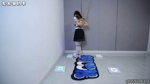 美女挑战灯板游戏通关，每每失误就会被郊狼高强度电击，最终被惩罚跪缚，用各种道具挠痒痒【扎带➕灯板游戏... 第4张