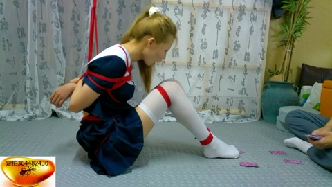 JK美少女之小苒的快乐绳模生活（下部）……近70分钟真实绳模的快乐日常，紧缚+TK认罚、给本主踩背按... 第4张