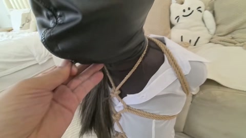 ◤纯享版ZX游戏◢吊着昏迷也能失禁，经历一次次绝望挣扎，嘶吼到最后嗓子都快嘶哑得没声了，事后她说嗓子... 第5张