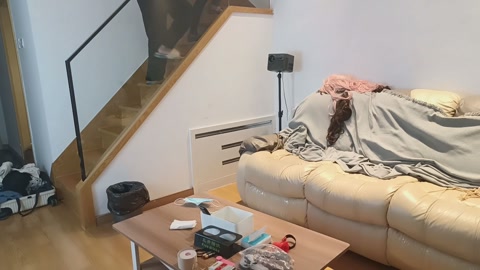 人贩王五系列（精神小妹）王五在又猫在楼道发愁没法交货，这次蹲到了一个心情相当愉快的精神小妹，于是尾随... 第5张
