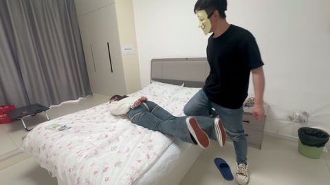 双人灌肠游戏+失禁惩罚挑战（上部） 第5张