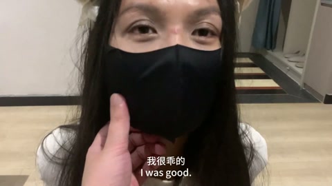 小果第一次见她的主人  小果千里迢迢第一次去见她的主人，她被要求先去到酒店房间，并自己把手反铐好跪在... 第5张