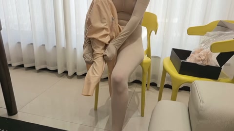 LATEX-百变填充物缝制丝袜全包 胶衣版人偶女友 变身就开始自嗨 主动高潮是人偶的基础 胶衣闷得全... 第5张